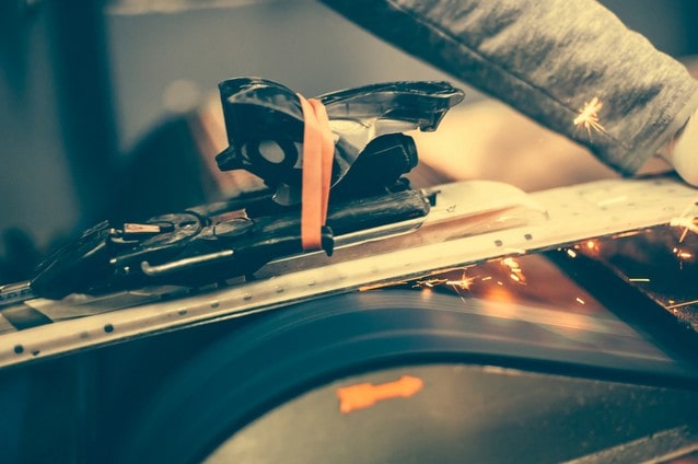 Voskování skluznice lyží a snowboardů